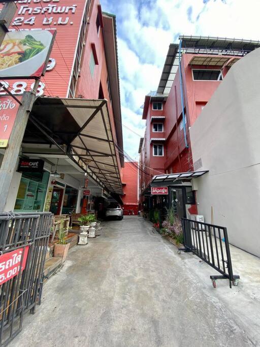 Ratanawong Place 807 Bangkok Bagian luar foto